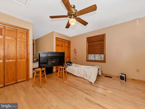 Bedroom - 215 Regal Dr, Falling Waters, WV 25419 photo 5 of 12