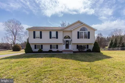 59 Violet Ln, Falling Waters, WV 25419