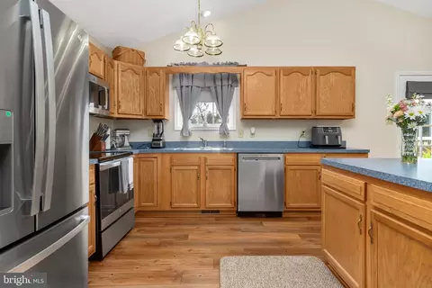 Kitchen - 59 Violet Ln, Falling Waters, WV 25419 photo 3 of 4