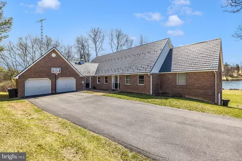 215 Twin Lakes Cir, Martinsburg, WV 25405