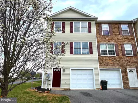 7 Silas Ct, Inwood, WV 25428