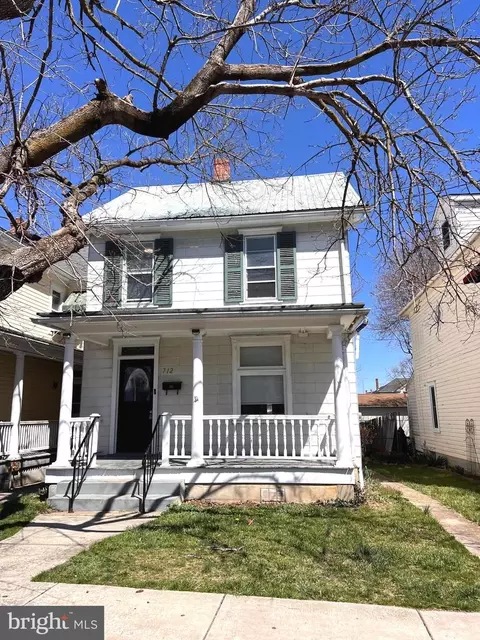 712 W John St, Martinsburg, WV 25401