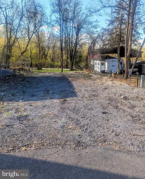 Block 92 Lot 32 Neverglades Avenue, Falling Waters, WV 25419