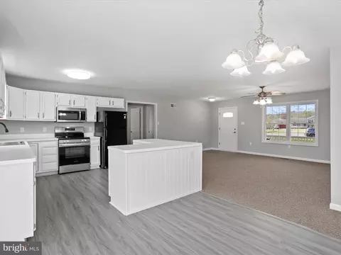 243 Violet Ln, Falling Waters, WV 25419 photo 9