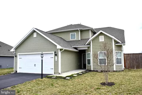 16 Eakins Ln, Martinsburg, WV 25401