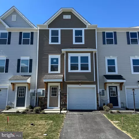 16 Zander Rd, Inwood, WV 25428