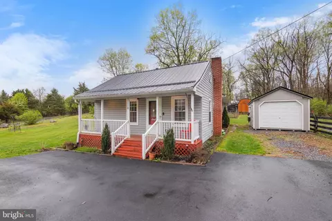 1118 Nipetown Rd, Martinsburg, WV 25403