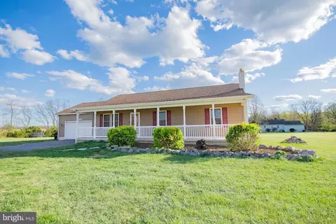 1230 Hollida Ln, Martinsburg, WV 25404