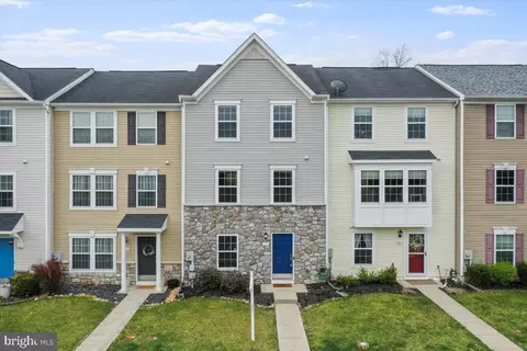 77 Private Ct, Bunker Hill, WV 25413
