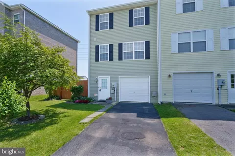 71 Foal Ln, Martinsburg, WV 25405