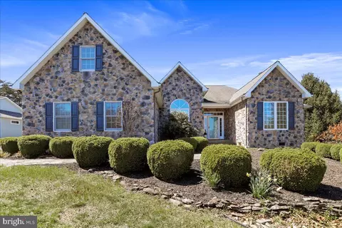 380 Peacepipe Ln, Hedgesville, WV 25427
