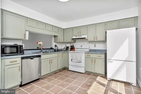 148 Morningside Dr, Falling Waters, WV 25419 photo 7