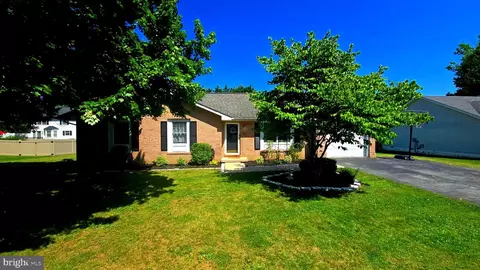139 Dartmouth Ln, Falling Waters, WV 25419