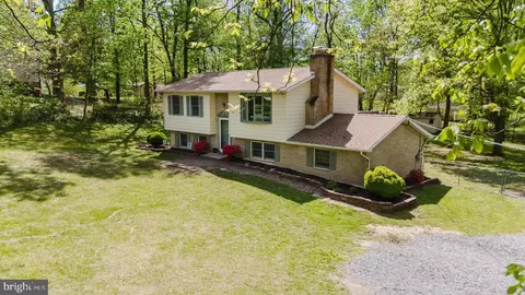 119 Canal Rd, Falling Waters, WV 25419
