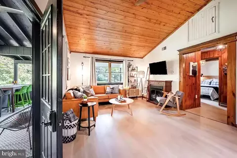 454 Wimpys Ln, Hedgesville, WV 25427