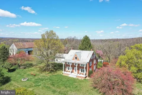697 Naomi Ln, Kearneysville, WV 25430