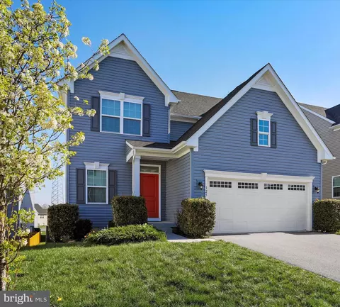 125 Quebec Ct, Falling Waters, WV 25419