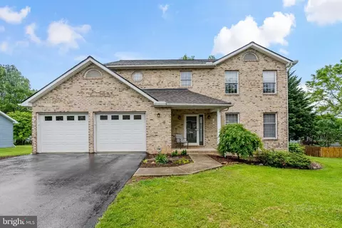 31 Pembroke Ln, Falling Waters, WV 25419