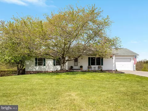 90 Cassie Dr, Falling Waters, WV 25419 photo 2