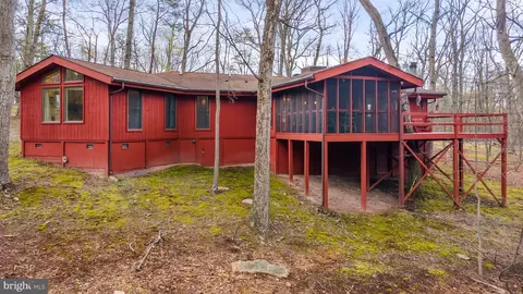 405 Cayuga Trl, Hedgesville, WV 25427