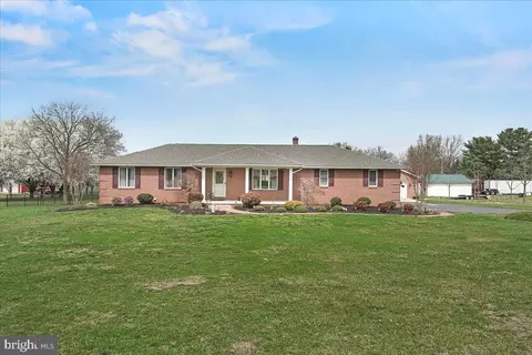 54 Dove Ln, Falling Waters, WV 25419