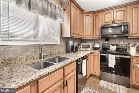 Kitchen - 54 Dove Ln, Falling Waters, WV 25419 photo 5 of 5