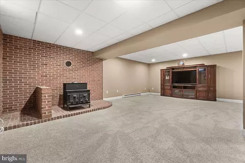 Living - 54 Dove Ln, Falling Waters, WV 25419 photo 2 of 3