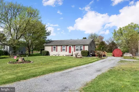 402 Fegan Rd, Bunker Hill, WV 25413