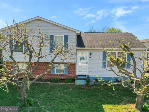 104 Midnoon Dr, Martinsburg, WV 25404