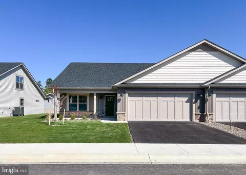 37 Grainfield Ct, Martinsburg, WV 25404