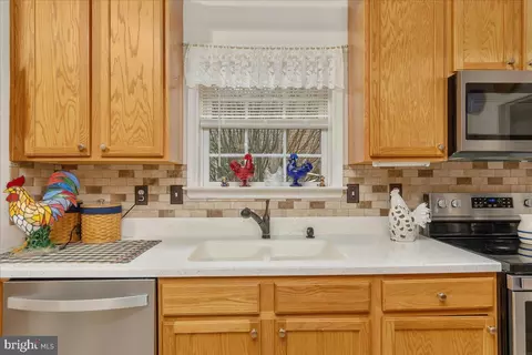 Kitchen - 93 Radcliff Ln, Falling Waters, WV 25419 photo 2 of 2