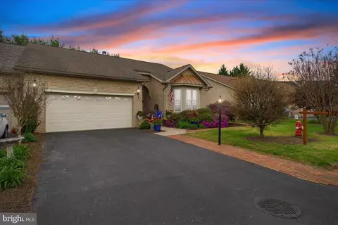 93 Radcliff Ln, Falling Waters, WV 25419