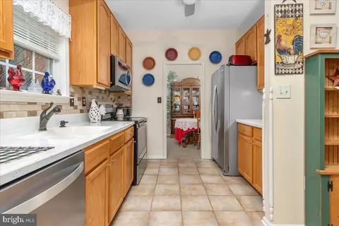 Kitchen - 93 Radcliff Ln, Falling Waters, WV 25419 photo 1 of 2