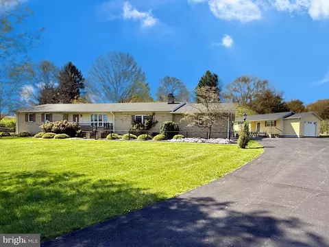 153 Collins Dr, Martinsburg, WV 25403
