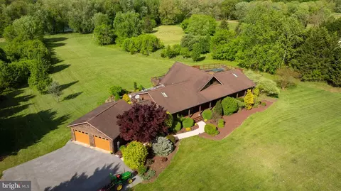 283 Stayman Dr, Falling Waters, WV 25419