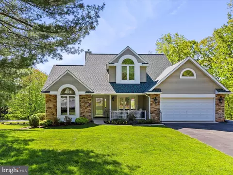 11 Spearpoint Ln, Hedgesville, WV 25427