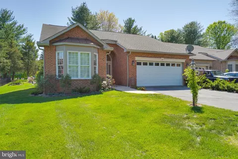 16 Ambler Ln, Falling Waters, WV 25419