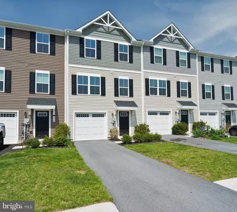 230 Rhea Dr, Martinsburg, WV 25403