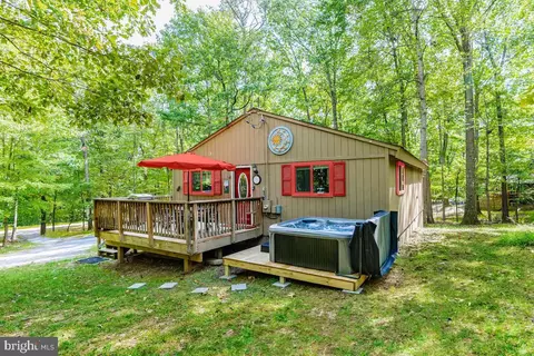 215 Pileated Woodpecker Ln, Hedgesville, WV 25427