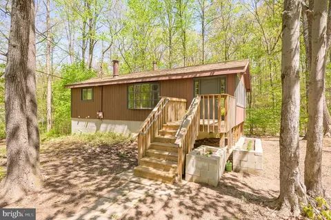 555 Huckleberry Dr, Gerrardstown, WV 25420