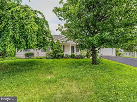 101 Sentry Ln, Martinsburg, WV 25401