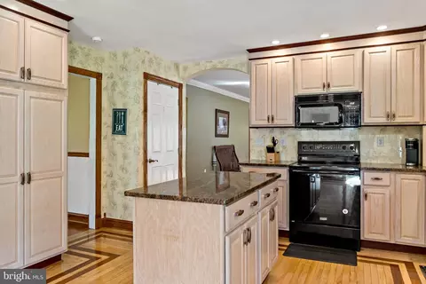 Kitchen - 134 Tufts Ln, Falling Waters, WV 25419 photo 7 of 7