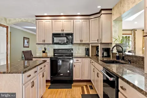 Kitchen - 134 Tufts Ln, Falling Waters, WV 25419 photo 6 of 7