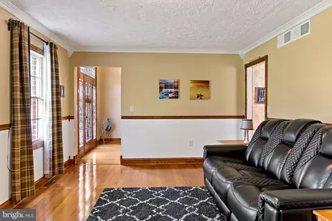 Entry Way - 134 Tufts Ln, Falling Waters, WV 25419 photo 3 of 8