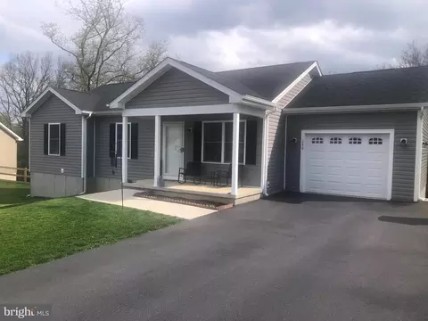 246 Hannah Ln, Bunker Hill, WV 25413