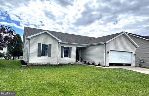 69 Toulouse Ln, Martinsburg, WV 25403