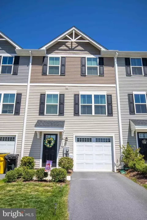 260 Rhea Dr, Martinsburg, WV 25403