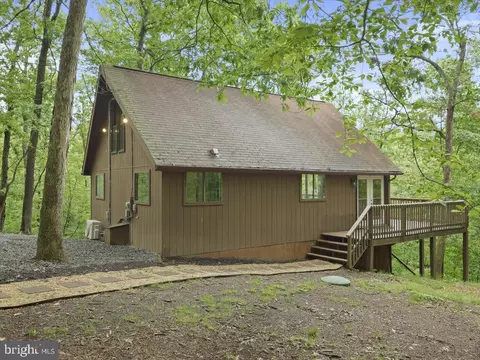 106 Monacan Trl, Hedgesville, WV 25427