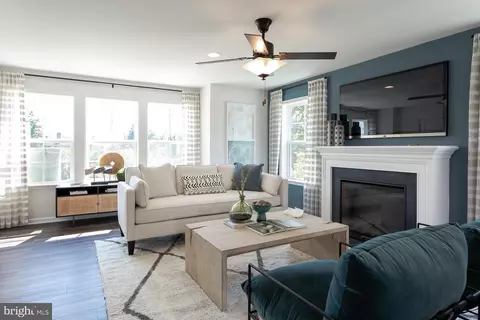 251 Clifton Mnr, Falling Waters, WV 25419