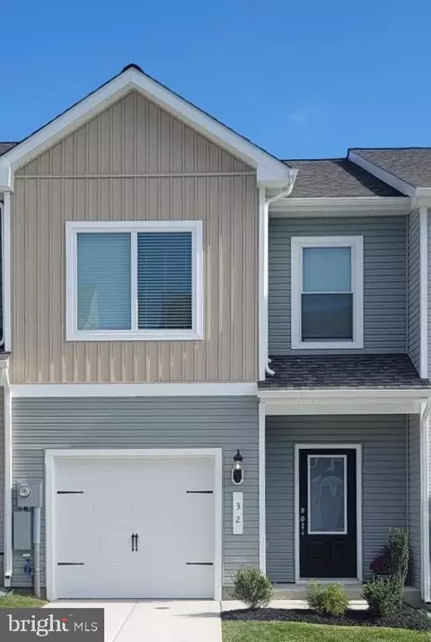 32 Cranston Ct, Falling Waters, WV 25419
